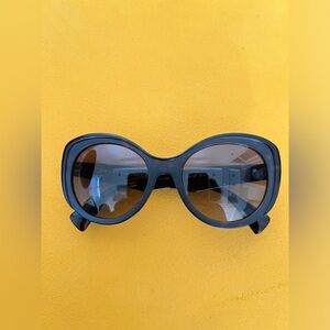 Prada | Sunglasses | comes with case